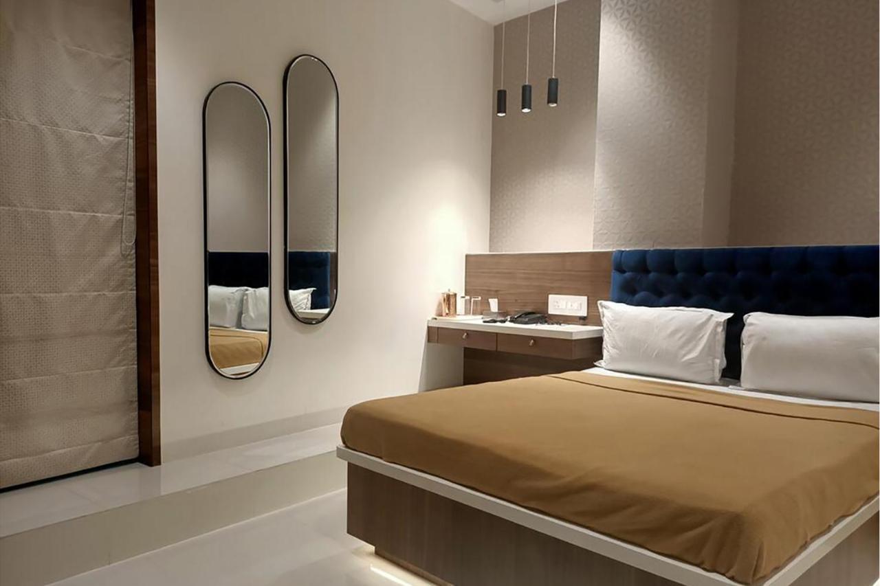 Elegance Hotel